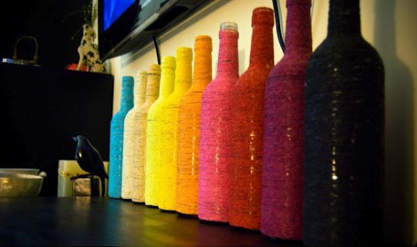 бутилки в различни цветове